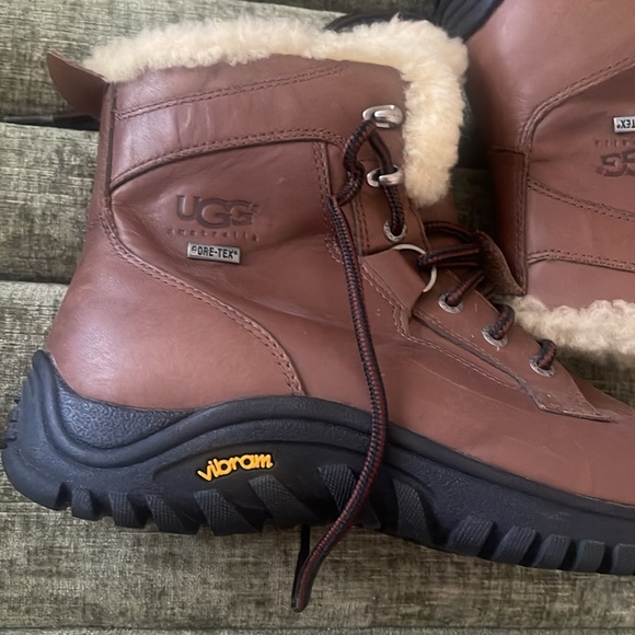 Men’s Uggs Winter Boots - Picture 2 of 9